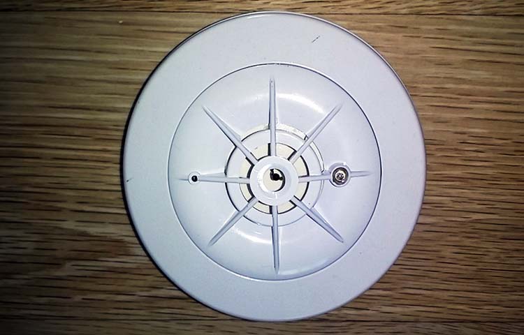 Diferencias entre detectores de calor y detectores de humo