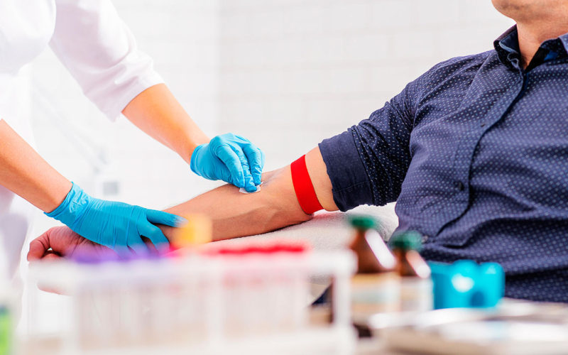 Por qué no se puede comer antes de un análisis de sangre