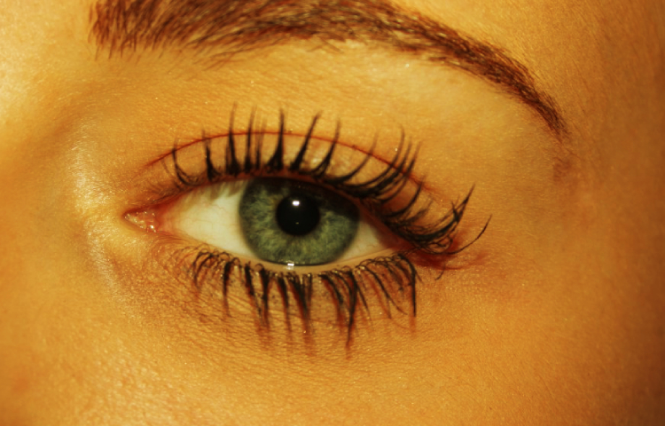 Diferencias entre rímel impermeable y resistente al agua