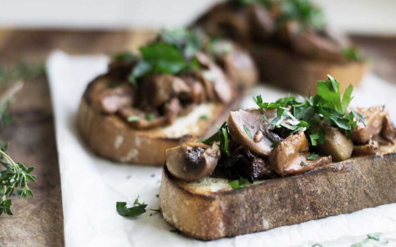 Cómo preparar crostini de champiñones