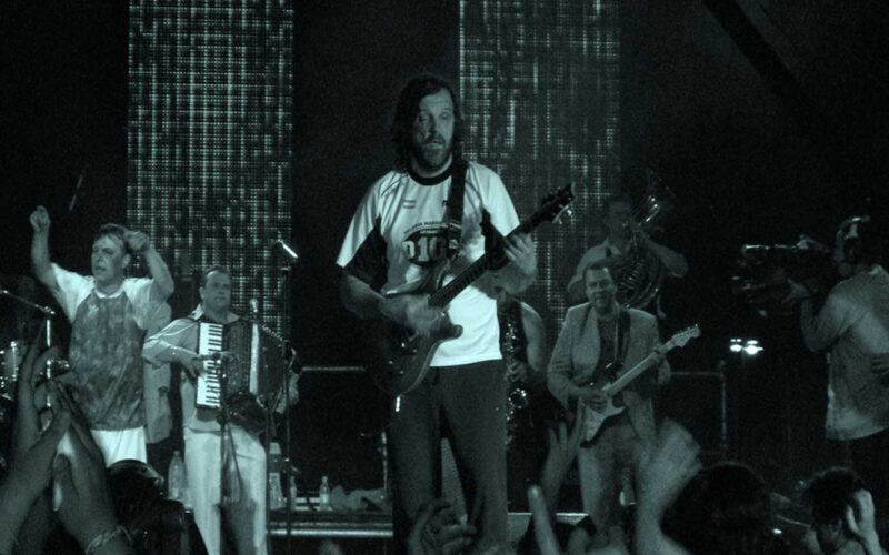 Qué estilo musical tocan Emir Kusturica and the No Smoking Orchestra