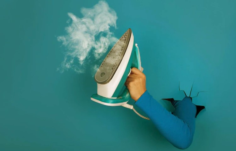 Cómo limpiar una plancha a vapor