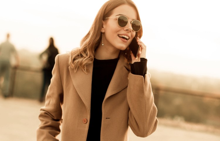 Cómo planchar un abrigo de paño