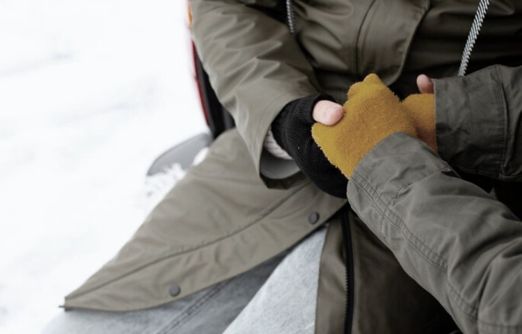 Cómo planchar un abrigo de poliéster