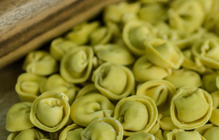 Cuál es la diferencia entre Agnolotis y Capeletis