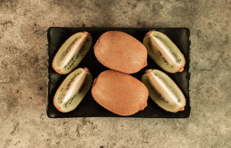 Para qué sirve el kiwi en las mujeres