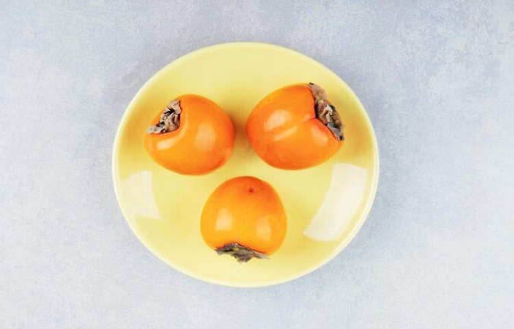 Qué beneficios tiene el caqui