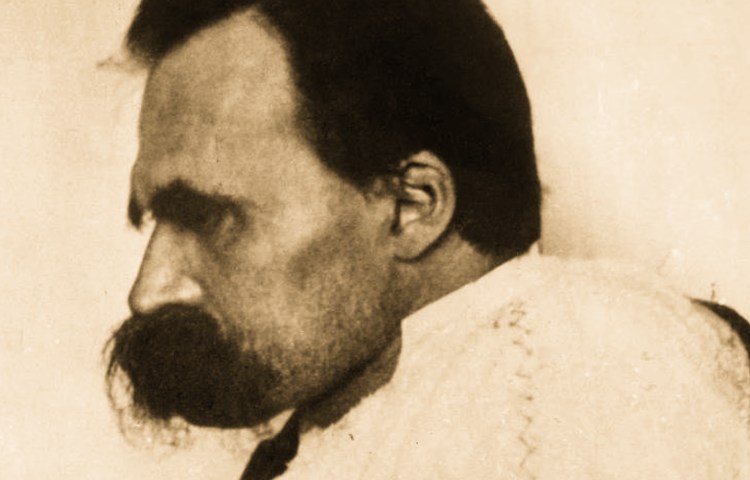 Cuál es la principal diferencia entre Aristóteles y Nietzsche