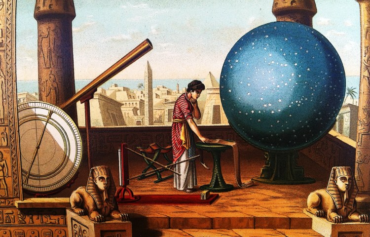 Cuál es la principal diferencia entre Aristóteles y Ptolomeo